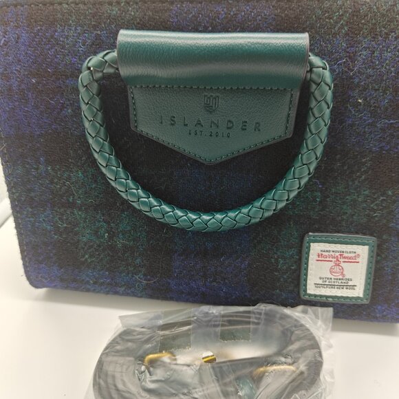 Islander - Picture 3 of 11